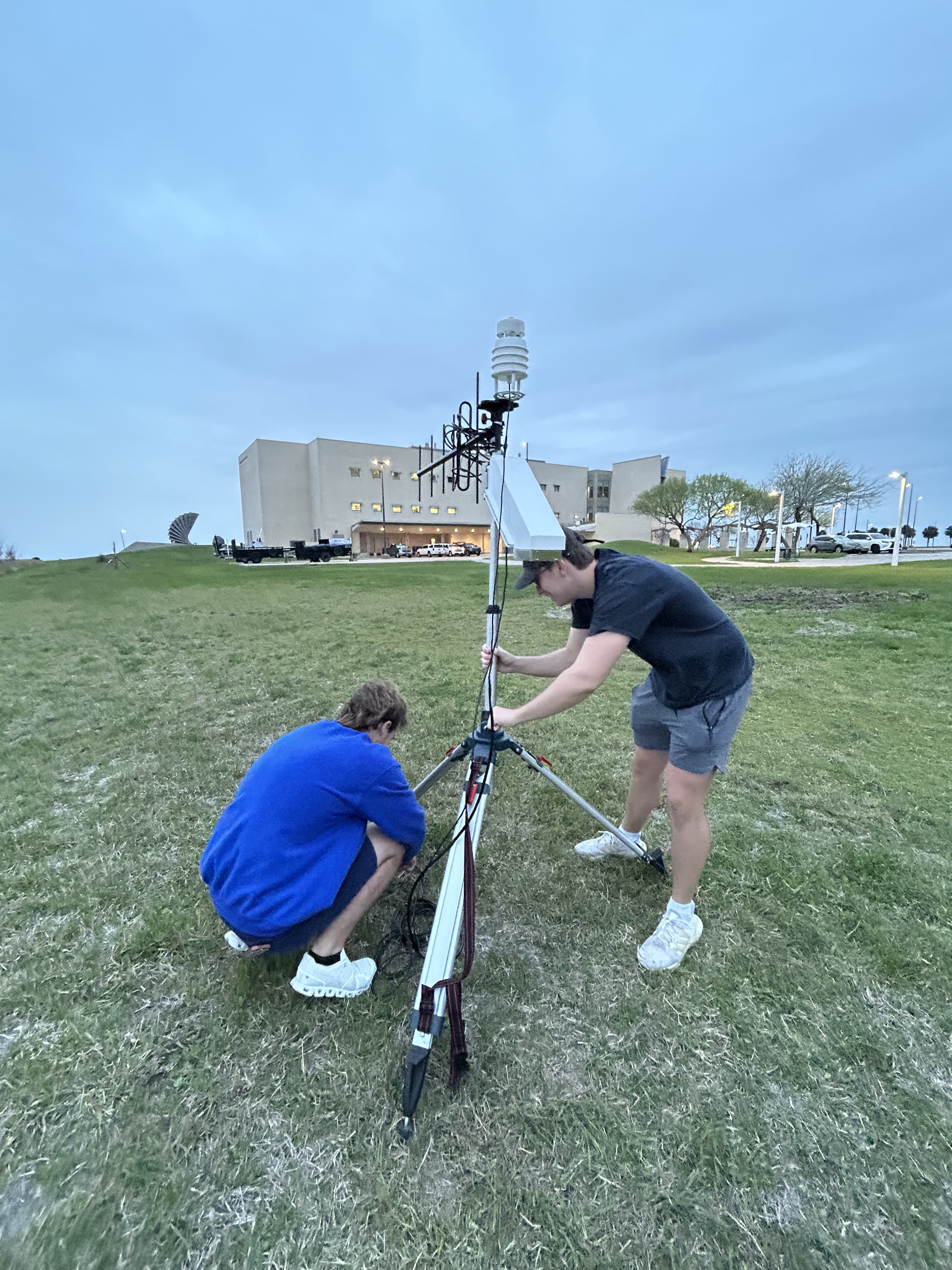 Students_calibrating_field_mill